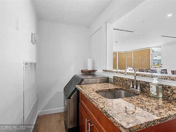 5th image of 4010 Galt Ocean Dr