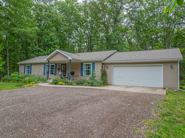 8840 Jenny Ln, Stanwood, MI 49346