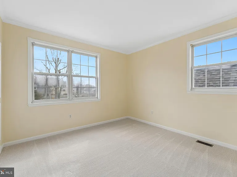 402 Linden Ave — Photo 23
