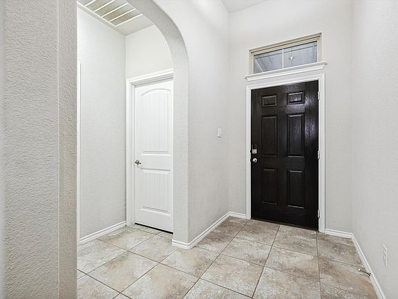 5th image of 904 Falcon Rd