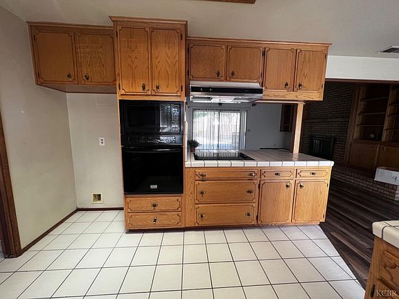 4th image of 114 W Julia Way