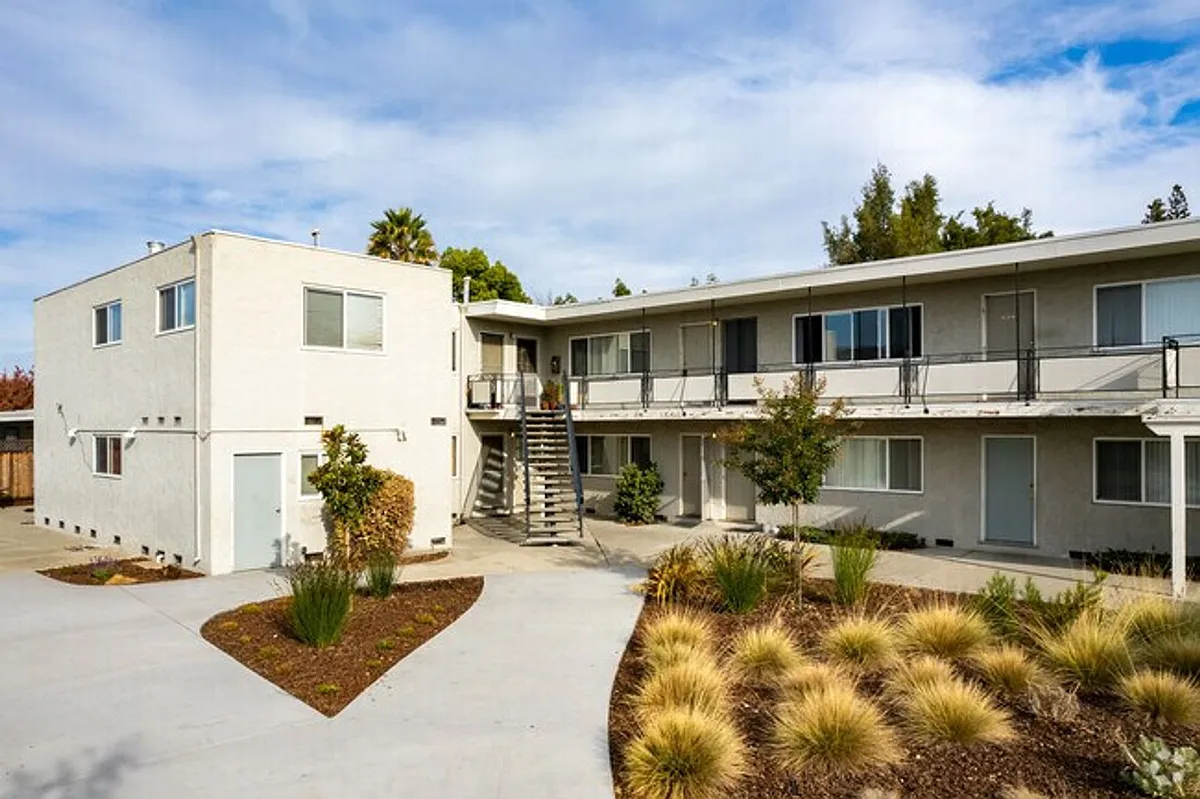 Building Photo - 923 Tamarack