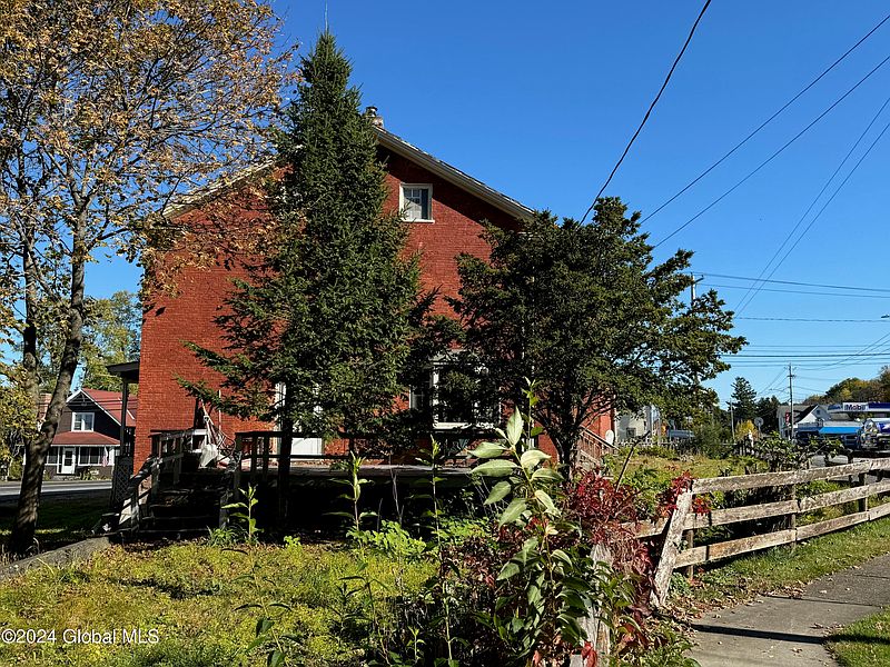 5th image of 2073 Creek Road