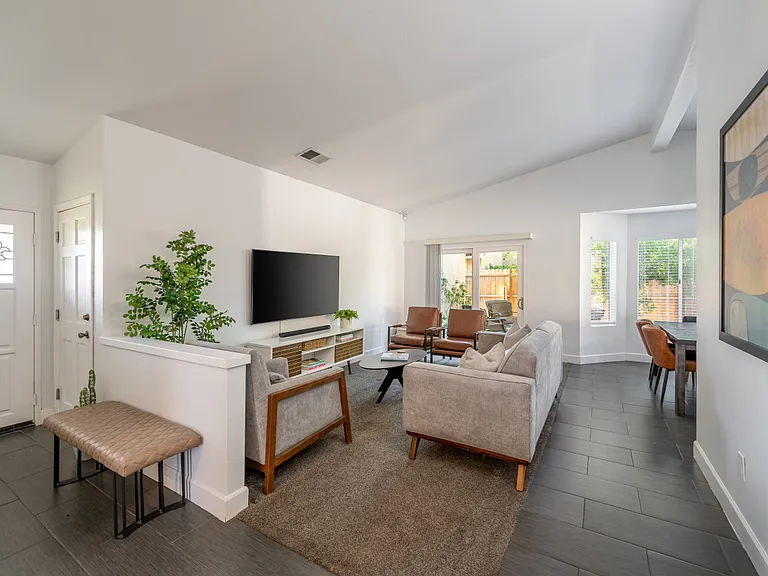 Calico Cir — Photo 6