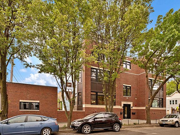 3rd image of 1757 W Lemoyne St #1