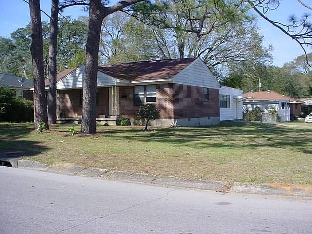 1st image of 760 Boxwood Dr Unit 4