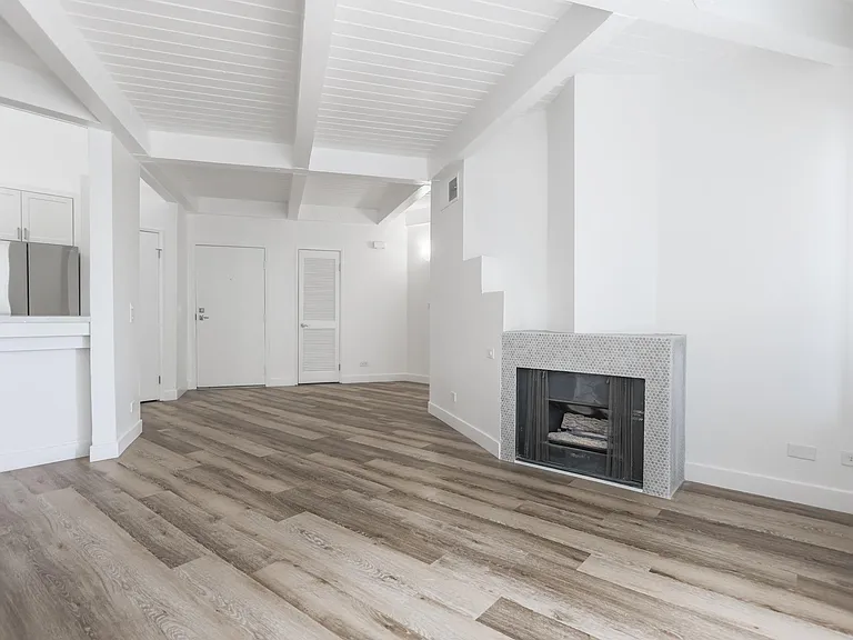 7918 Reseda Blvd — Photo 38