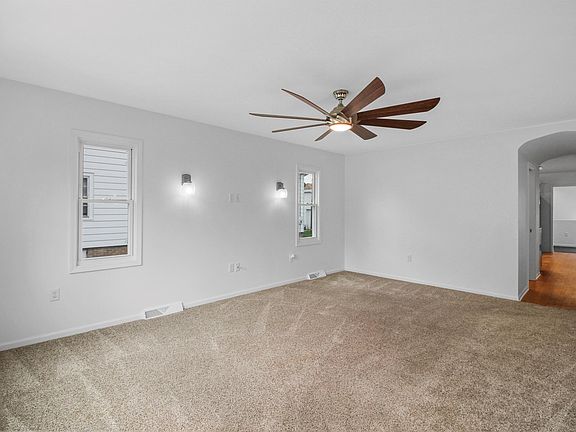 3rd image of 3819 E Underwood Ave