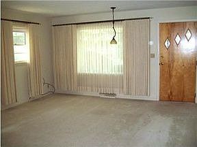 3rd image of 1018 N Edgehill Ct