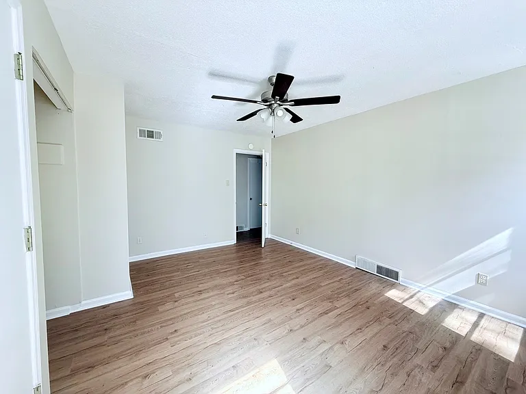 5042 Alrose Ave — Photo 7