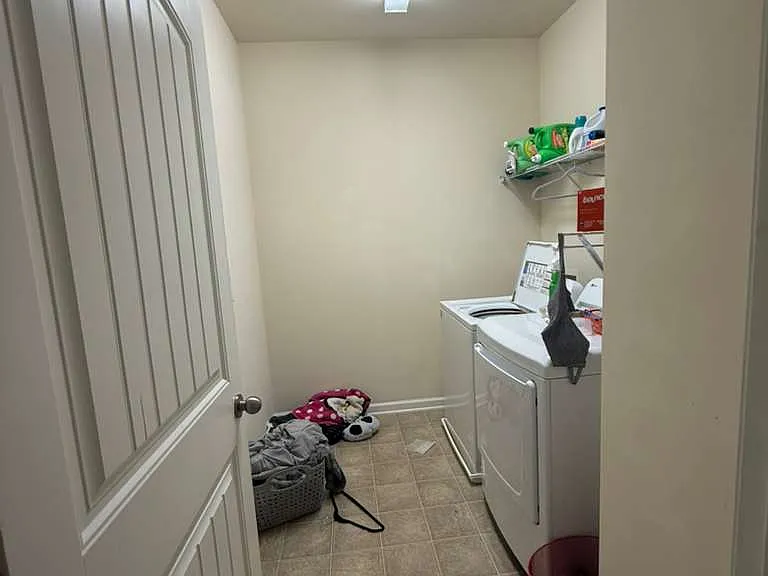 530 Whitworth Ln — Photo 37