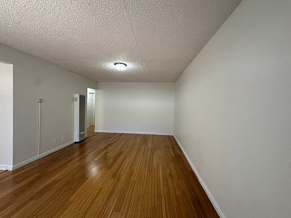 5th image of 13600 Kornblum Ave #13604-1/2