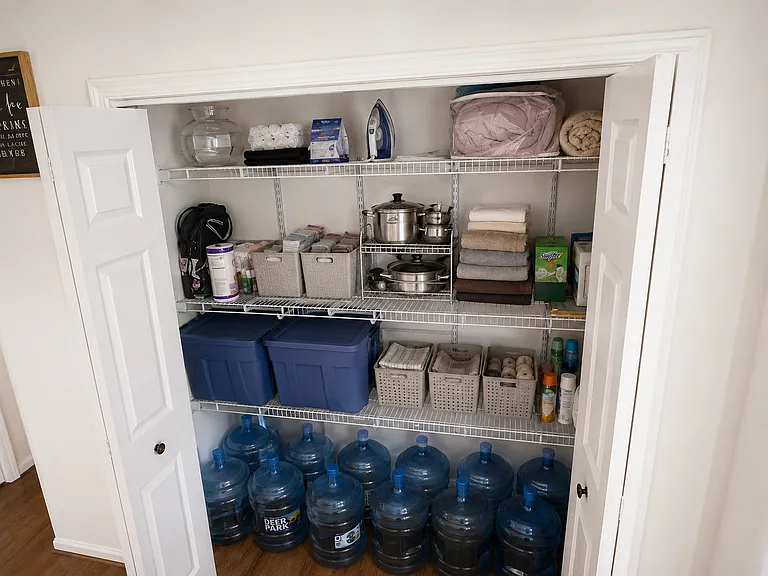 Main Level Clothset