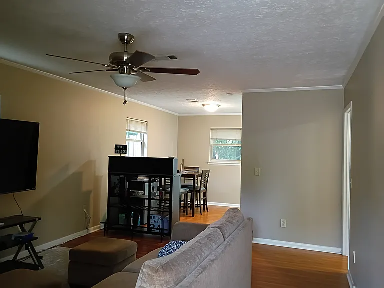 902 E Magnolia Ave — Photo 4