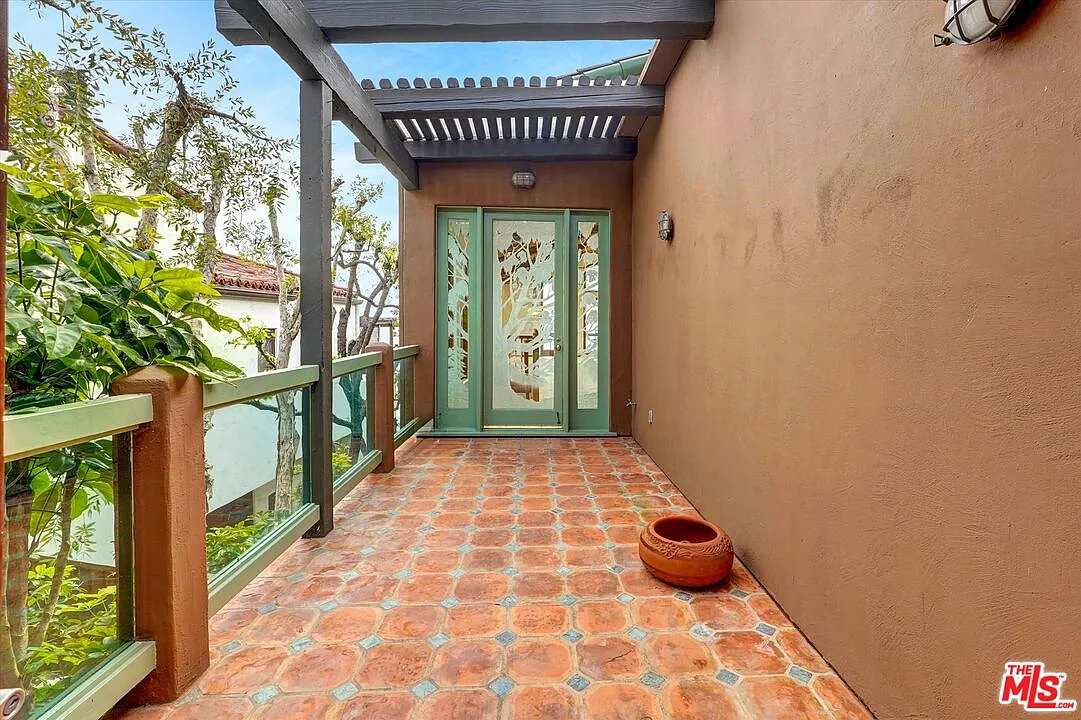 3 bed, 2.5 bath, 2856 sqft, $16,000 — Photo 4