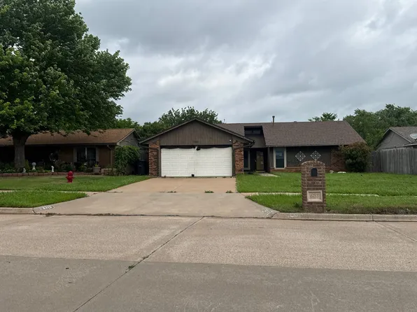 6713 SW Drakestone Blvd, Lawton, OK 73505