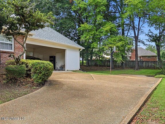 4th image of 308 Autumn Crest Dr