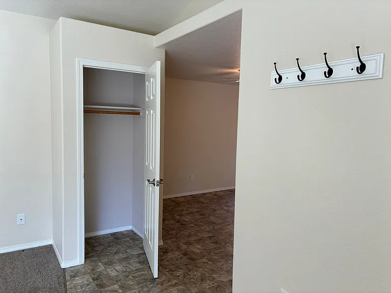 1886 NE Windy Tree Ct — Photo 13