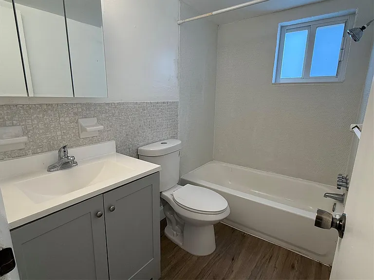 1857 Jefferson St #205 — Photo 6