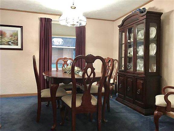 5th image of 572 Carnival Dr