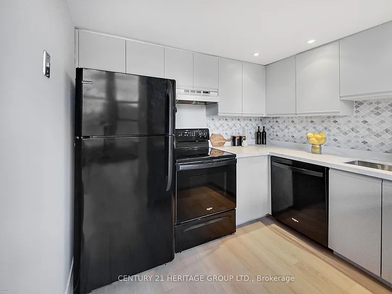 393 King St E #404 — Photo 9