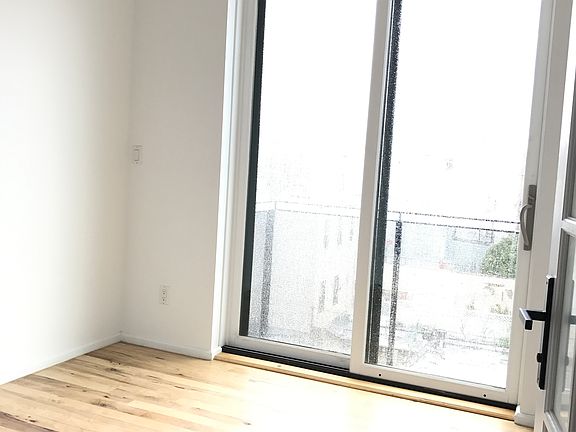 3rd image of 212 Evergreen Ave #3MB