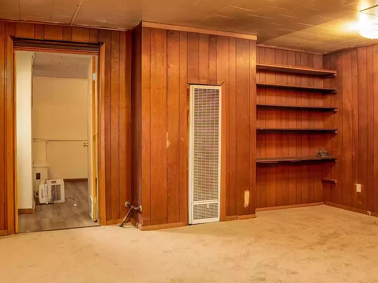 336 Stewart Street - B — Photo 15
