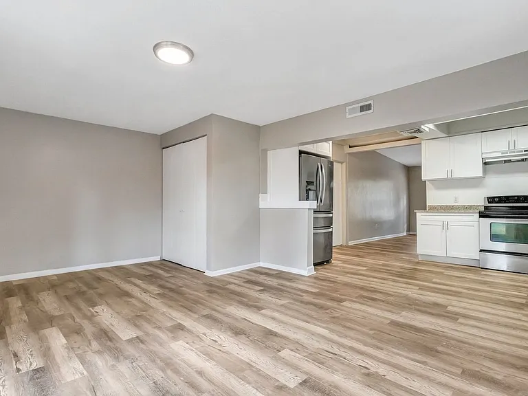 1564 Scott St — Photo 10
