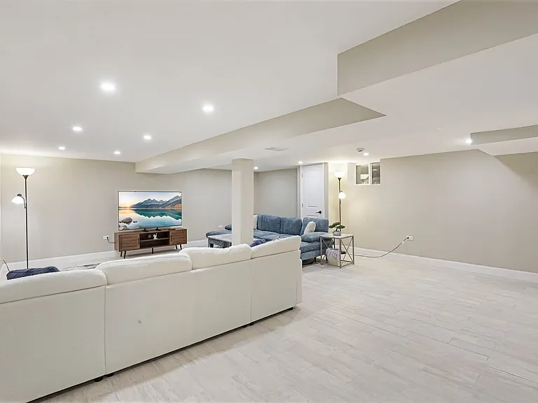 7648 Kenneth Ave — Photo 24
