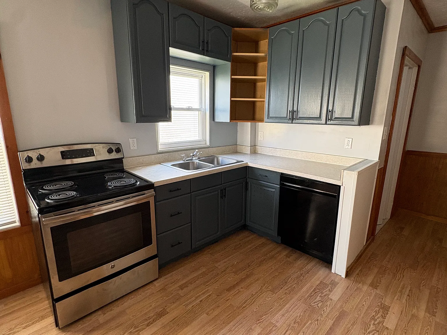 3 bed, 2100 sqft, $1,900 — Photo 1