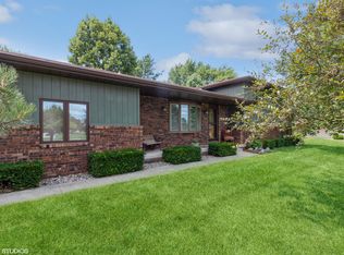 2621 Green Hills Dr, Ames, IA 50014