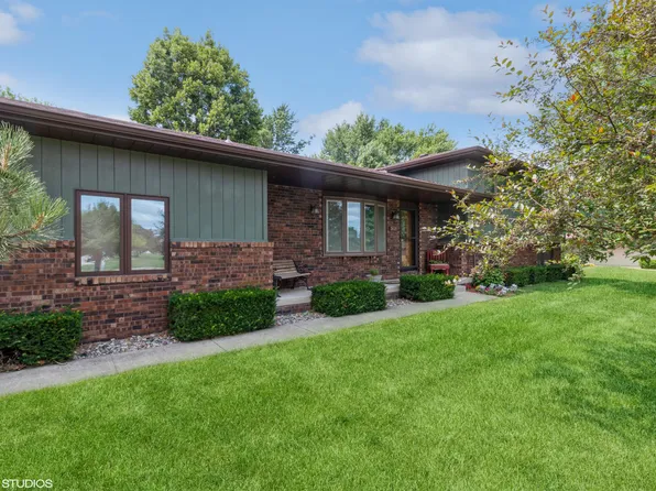 2621 Green Hills Dr, Ames, IA 50014