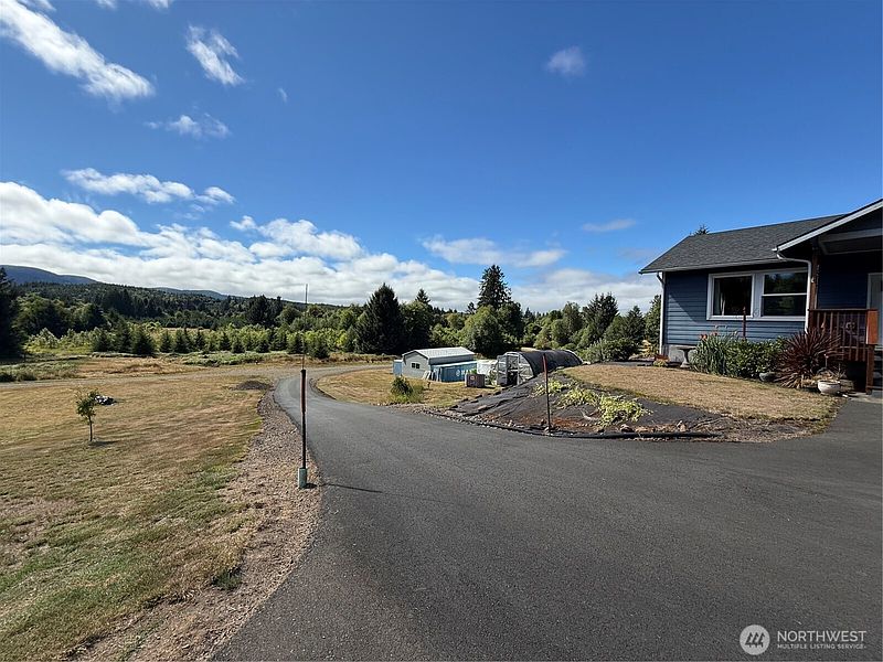 4th image of 82 South Valley Lane