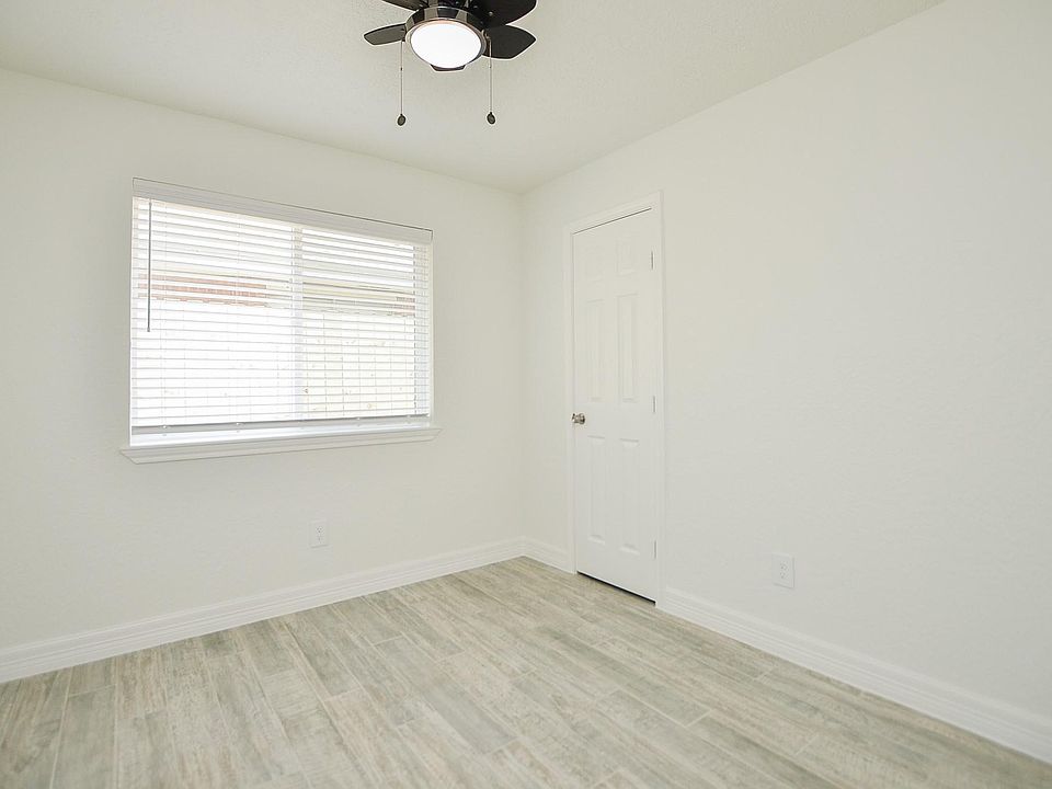 1st image of 2914 Walnut Springs Dr