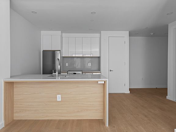 3rd image of 99 Fleet Pl #3D
