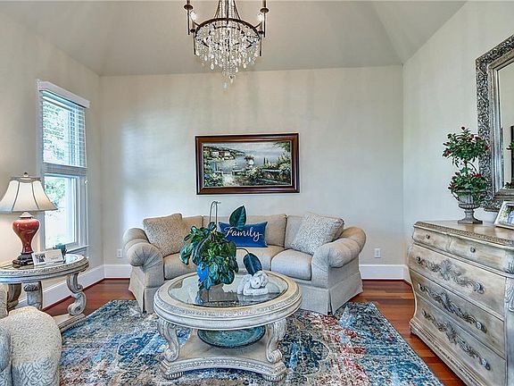 3rd image of 4016 River Park Dr