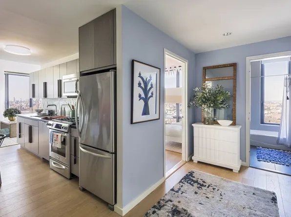 250 Ashland Place image 3 of 27