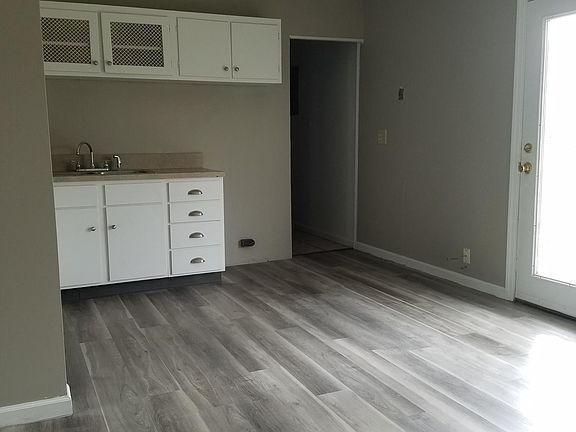4th image of 853 Narcissus Dr