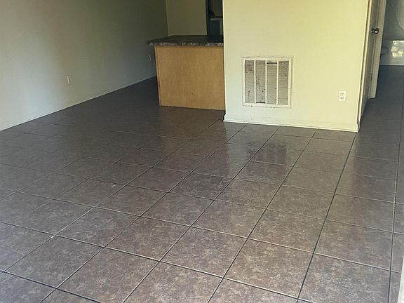 2nd image of 1210 W Oak Ave #B