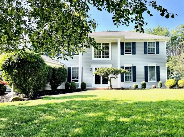 5995 Castlehill Dr, Highland Heights, OH 44143