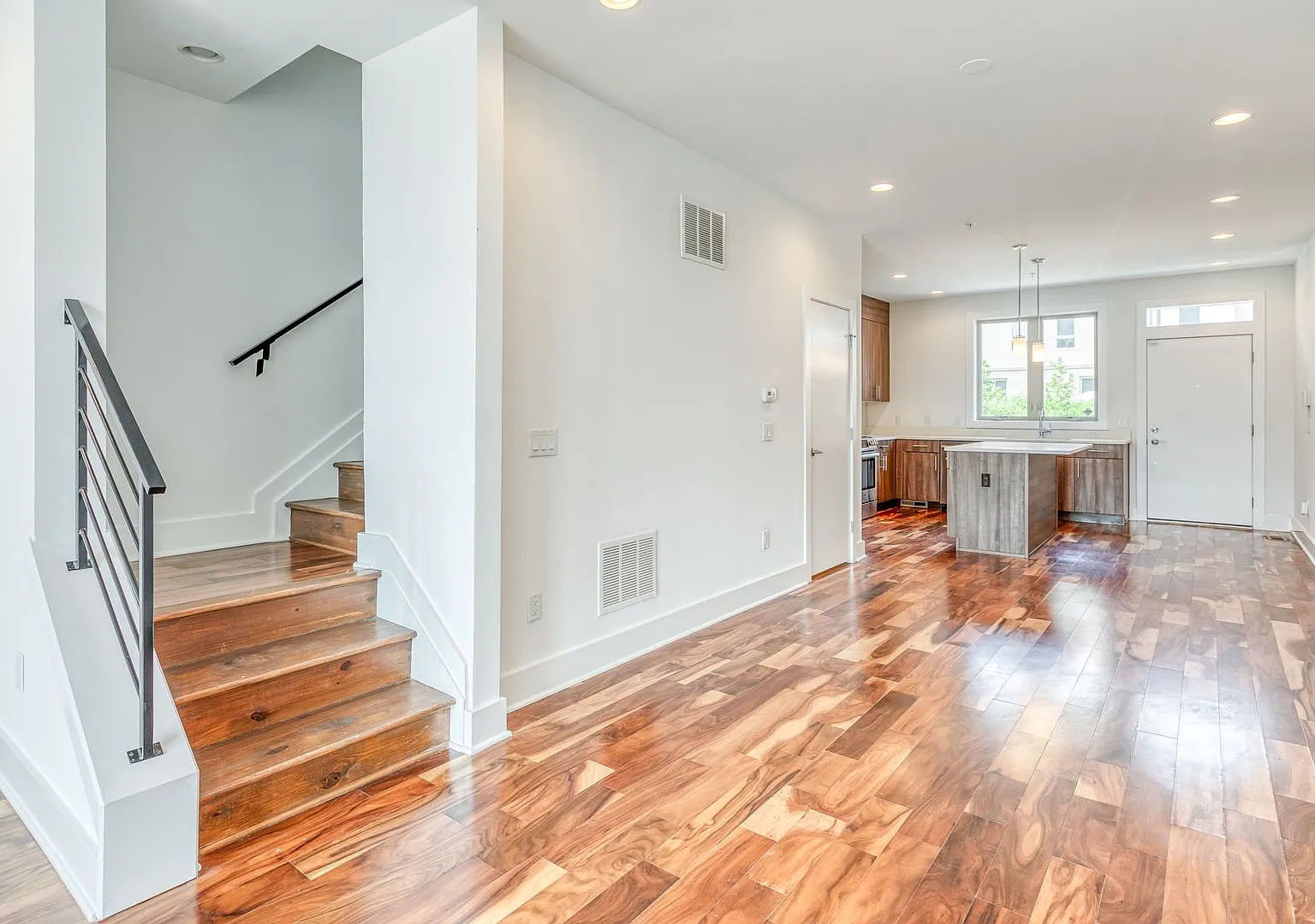Queen Village Townhome with Parking — Photo 2