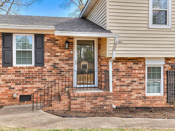 4th image of 140 Oakridge Drive