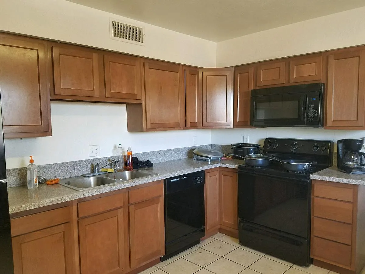 1401 E Lee St — Photo 2