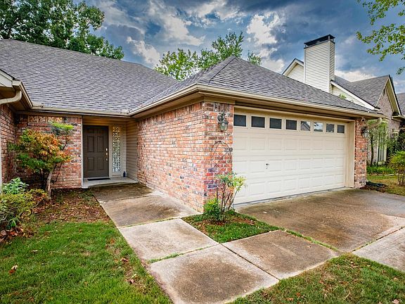 3rd image of 210 Chantilly Cir