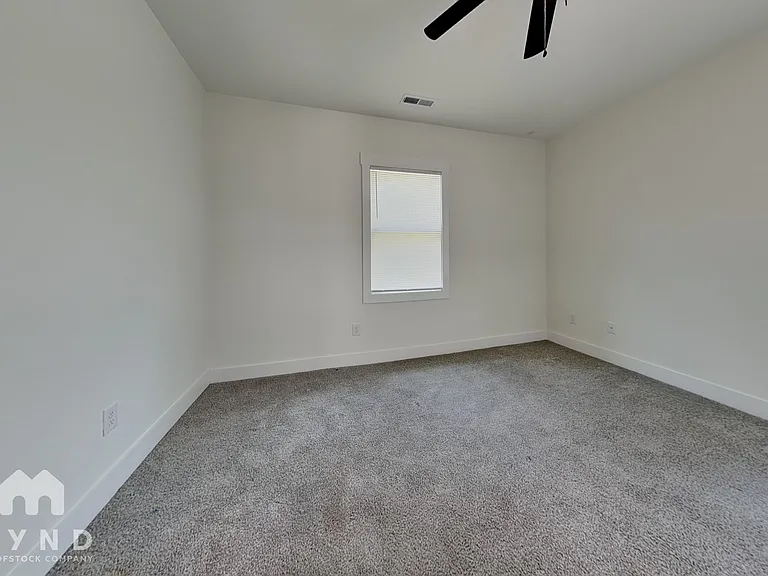 420 E Cedar Ave — Photo 9