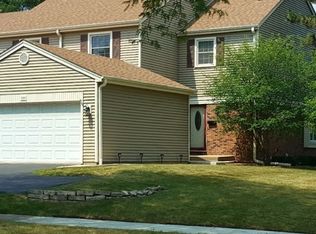 808 Banyan Dr, Elk Grove Village, IL 60007