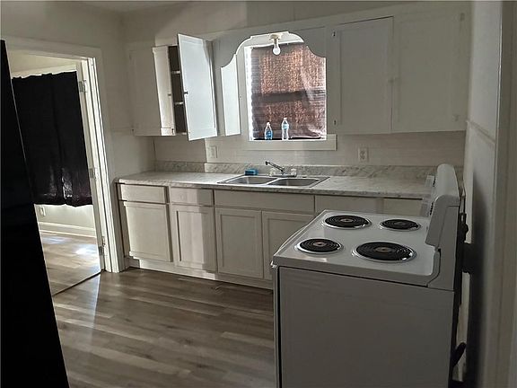 2nd image of 412 E 4th St