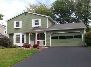 434 Pebbleview Dr, Rochester, NY 14612