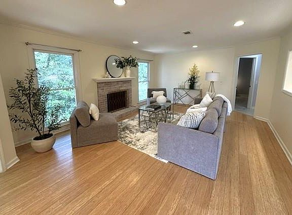 4th image of 212 Abingdon Way