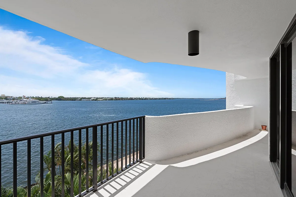Building Photo - 1200 S Flagler Dr #401